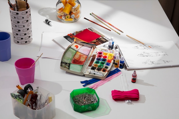 High-quality art and craft supplies are curated at competitive prices and are hassle-free.
