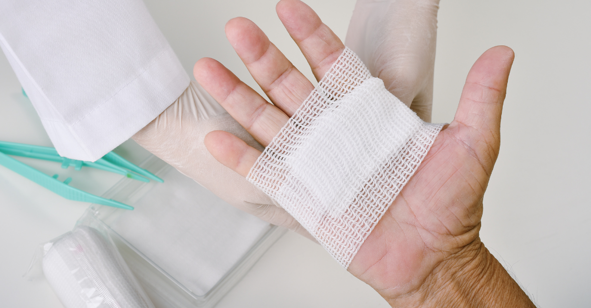 Adhesive vs. Non-Adhesive Wound Dressings